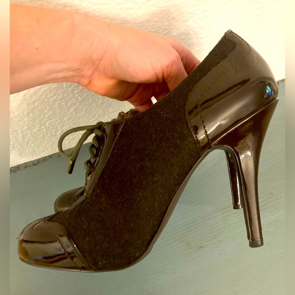 Circa Joan and David stiletto ankle booties - Picture 2 of 7